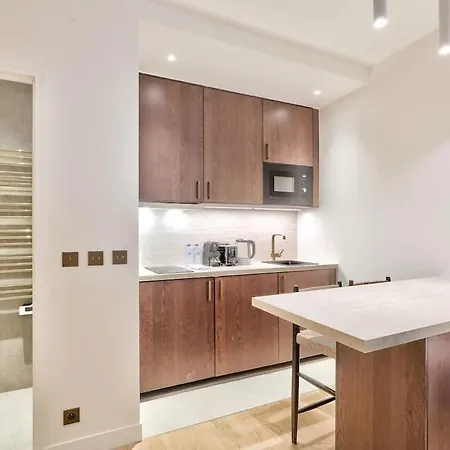 Sublime Refurbished Apartamento Paris